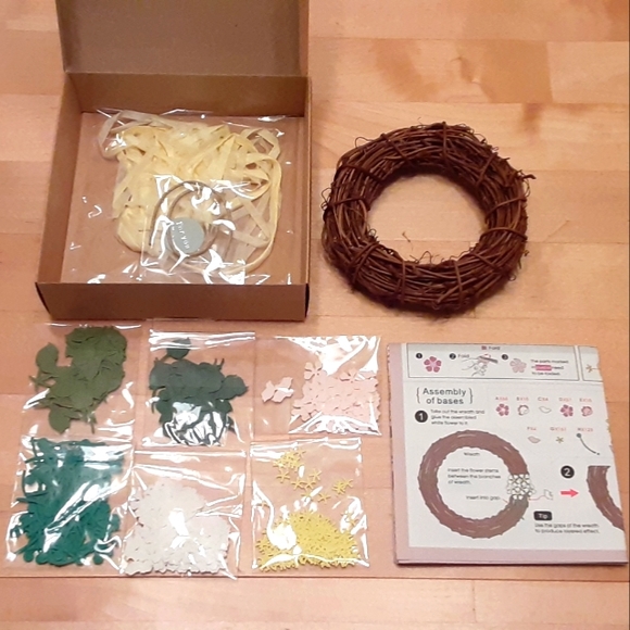 Mini Wreath Kit: Apple Blossom - Picture 3 of 4